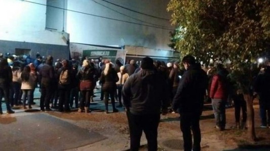 Acampe de 600 empleados de PepsiCo tras el anuncio del cierre de la planta en Vicente López