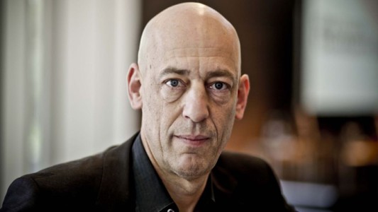 Renunció el director del teatro de Berlín acusado de "conducta sexual inapropiada"