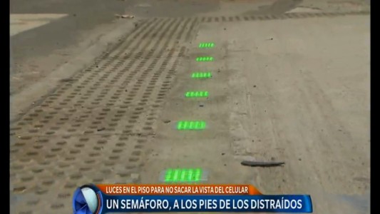 Semáforo para distraídos en Retiro: ¿qué opinan los peatones?