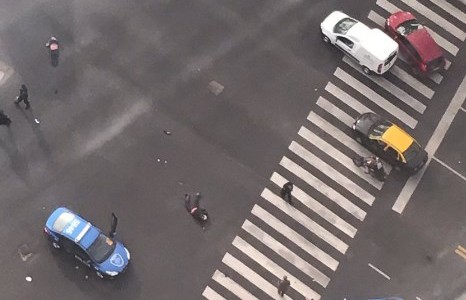 Un automovilista atropelló y mató a dos motochorros que le habían robado una mochila