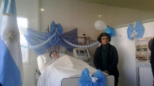 La historia del nene que hizo la promesa a la bandera desde la cama de un hospital