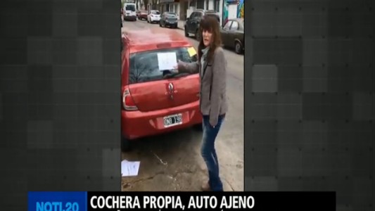 La Plata: le bloquearon el garage de su casa durante más de dos horas y decidió escrachar a la dueña del vehículo