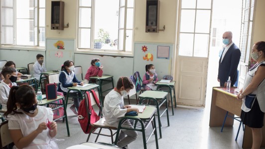 Ciudad quiere modificar el protocolo de clases: "No está en los planes", rechazó Trotta