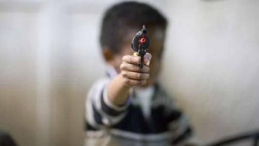 Un nene de 3 años hirió a su tío cuando manipulaba un arma que encontró en la casa