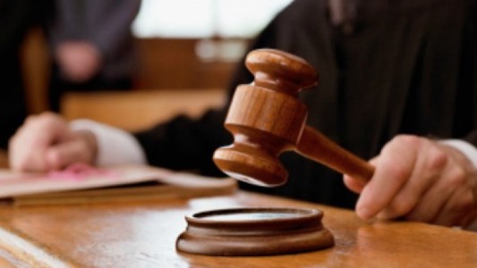 Fallo judicial obliga a un juez mayor de 75 años a abandonar el cargo