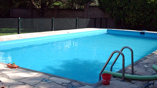 Abuela de 83 años se cayó en la pileta de su casa y murió ahogada