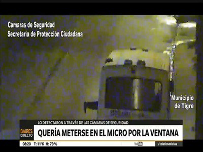 Quería meterse en un micro por la ventana y lo atrapó la policía