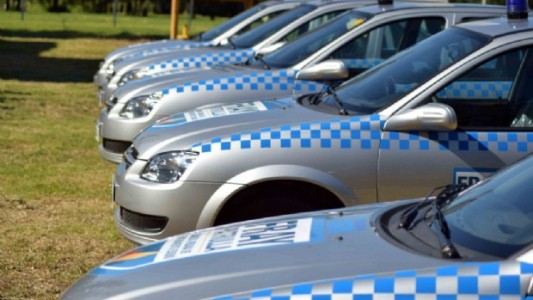 Catamarca: tres policías se bajaron a comer panchos y les robaron el patrullero