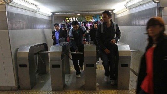 Subte: metrodelegados liberan molinetes en demanda de paritarias