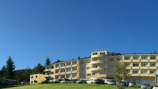 Pelea en el viaje de egresados: tiraron a un estudiante de la ventana del hotel