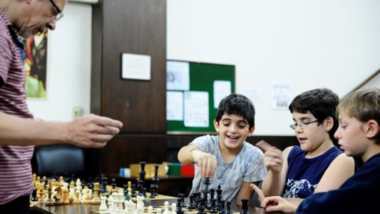Impulsan la enseñanza del ajedrez en las escuelas