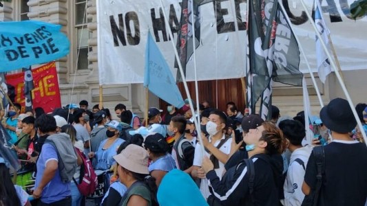 Organizaciones sociales tomaron el palacio Pizzurno:  “Sin wifi ni compus no hay educación”