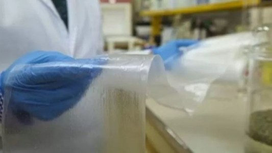 Diseñaron plásticos con propiedades antimicrobianas