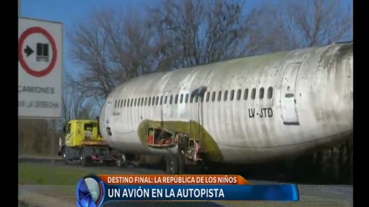 Trasladarán un avión por autopista