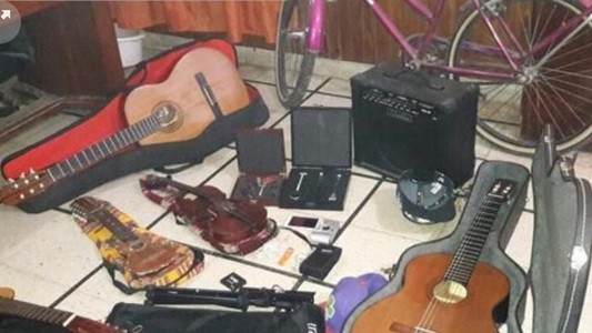 Menores entraron a robar a la casa de un exjuez que se encerró en el baño y llamó a la policía: los atraparon