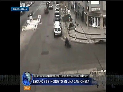 Escape en moto, choque y captura