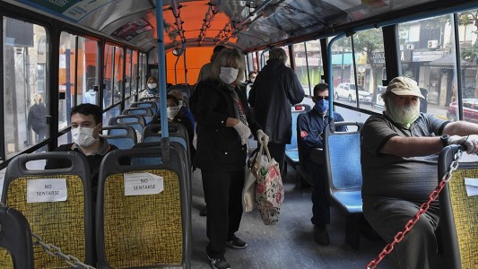 Segunda ola de coronavirus: infectólogo propone sacarle ventanillas a los colectivos