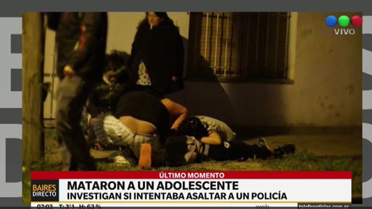 Un adolescente muerto y dos heridos en presunto intento de robo a un policía