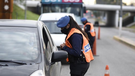 Quiénes pueden tramitar el permiso de transporte púbico y cómo deben hacerlo