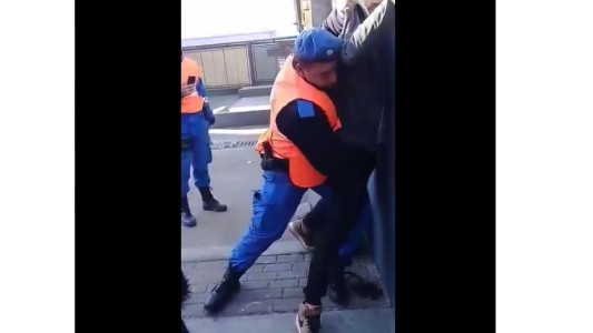 Abuso policial en Moreno: Uniformados maltratan a un joven que les hizo un comentario