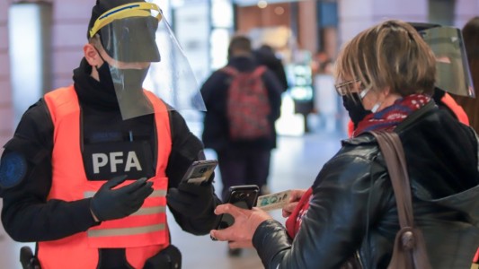 Comenzaron a regir las restricciones para bajar los contagios de coronavirus