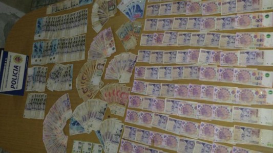 Córdoba: un nene de 12 años asaltó un comercio, se llevó 25 mil pesos y les regaló una parte a sus amigos