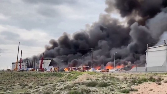 Tremendo incendio en un complejo industrial provoca importantes daños