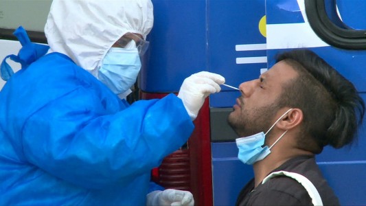 Uruguay tiene la tasa de contagios diarios de covid más alta del mundo