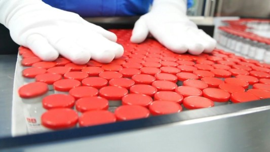 Premios Nobel piden suspensión de patentes de las vacunas contra el covid