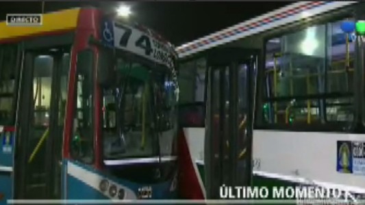 Violento choque entre dos colectivos en Barracas dejó al menos 20 heridos