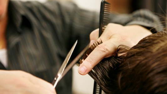 Diputado presentó un proyecto para regular el trabajo de peluqueros: los obliga a "guardar secreto profesional"