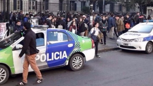 Alumna de 15 años se disparó en la cabeza dentro del aula