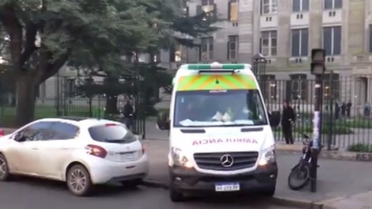 La adolescente que se disparó en clase está "extremadamente grave"