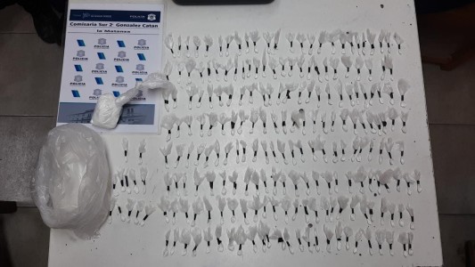 El auto de un narcotraficante terminó en un zanjón y lo detuvieron