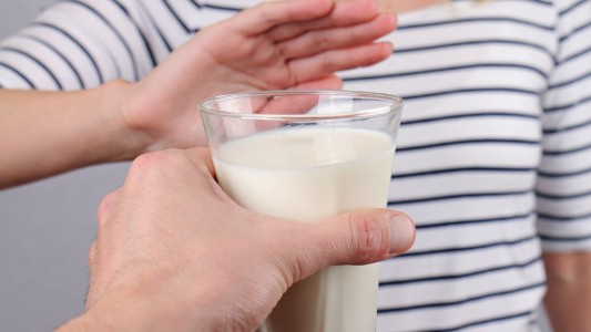 Se triplicaron los casos de alergia a la proteína de la leche de vaca, indica un estudio argentino