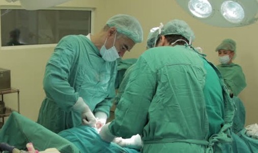 Está grave una beba a la que le cayó encima una olla con agua hirviendo