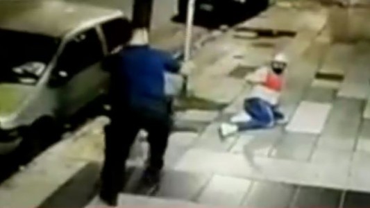 Policía herido y dos ladrones detenidos con ayuda de un delivery, tras raid terminado en Ramos Mejía