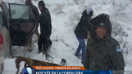 Rescataron a tres turistas chilenos varados en la cordilera
