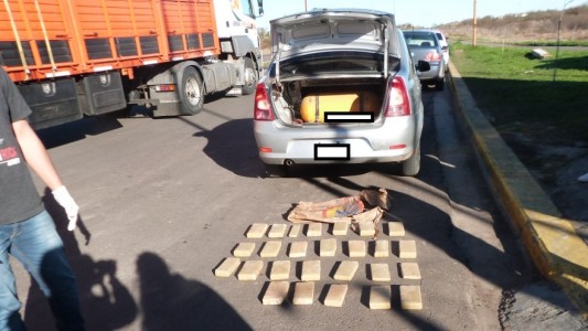 Detuvieron al hijo de un diputado de Cambiemos con varios panes de marihuana en el auto