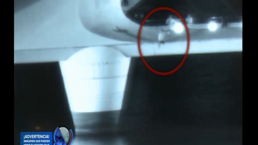 Video: un hombre se tiró del Puente de la Mujer