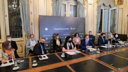 El Gobierno convocó al Comité de Expertos para analizar nuevas restricciones