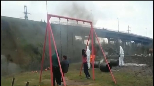 Fogata tóxica en la plaza
