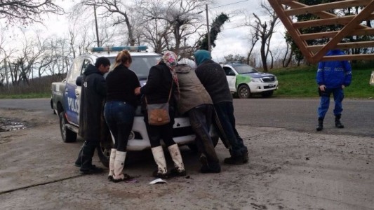 Robaron una tranquera, la cargaron en un flete y los atraparon