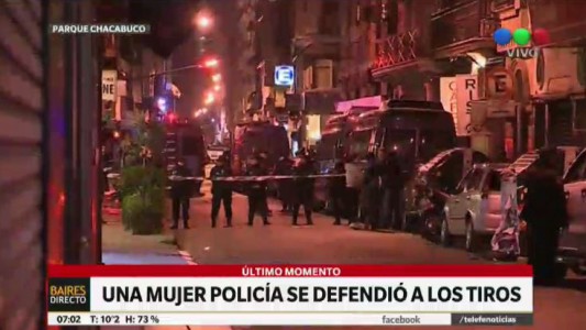 Una mujer policía se defendió a los tiros