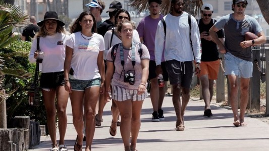 Las personas vacunadas podrán circular sin tapabocas al aire libre en Estados Unidos