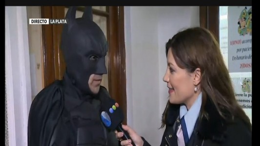 El Batman solidario que alegra a los chicos