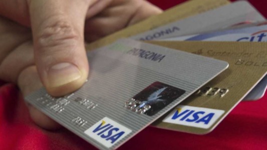 Una jueza porteña ordenó a la Ciudad suspender el impuesto del 1,2 % a las tarjetas