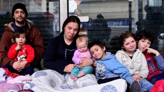 La historia de la familia que vivía en la calle y ahora necesita la ayuda de todos