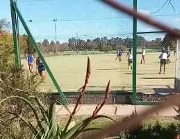 Delincuentes armados saltaron el cerco de un club de Quilmes y robaron a menores que entrenaban