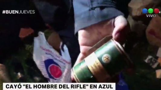 Detuvieron al “hombre del rifle”, un ex policía que tenía 750 mil pesos en la casa